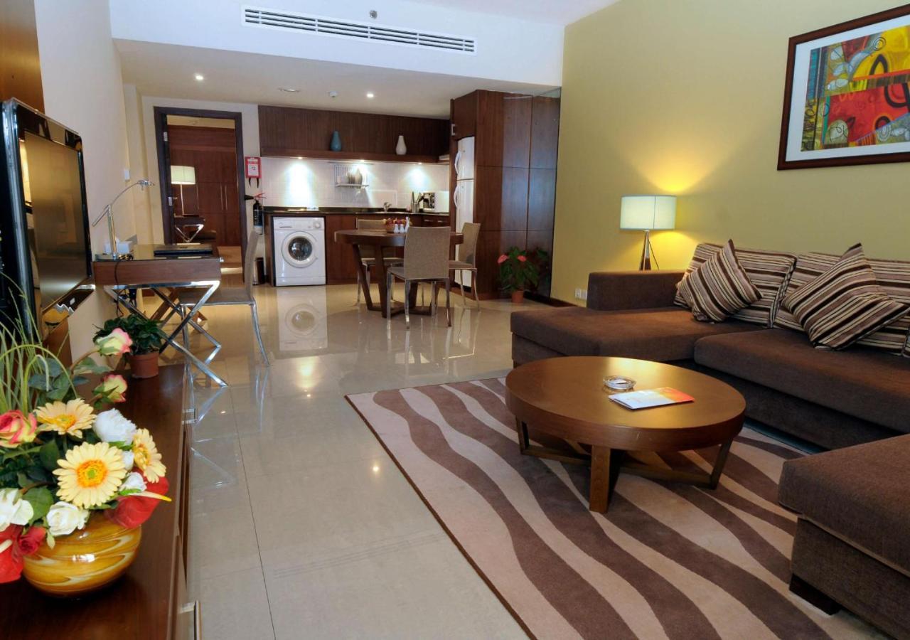Phoenix Plaza Hotel Apartments Абу-Дабі Екстер'єр фото
