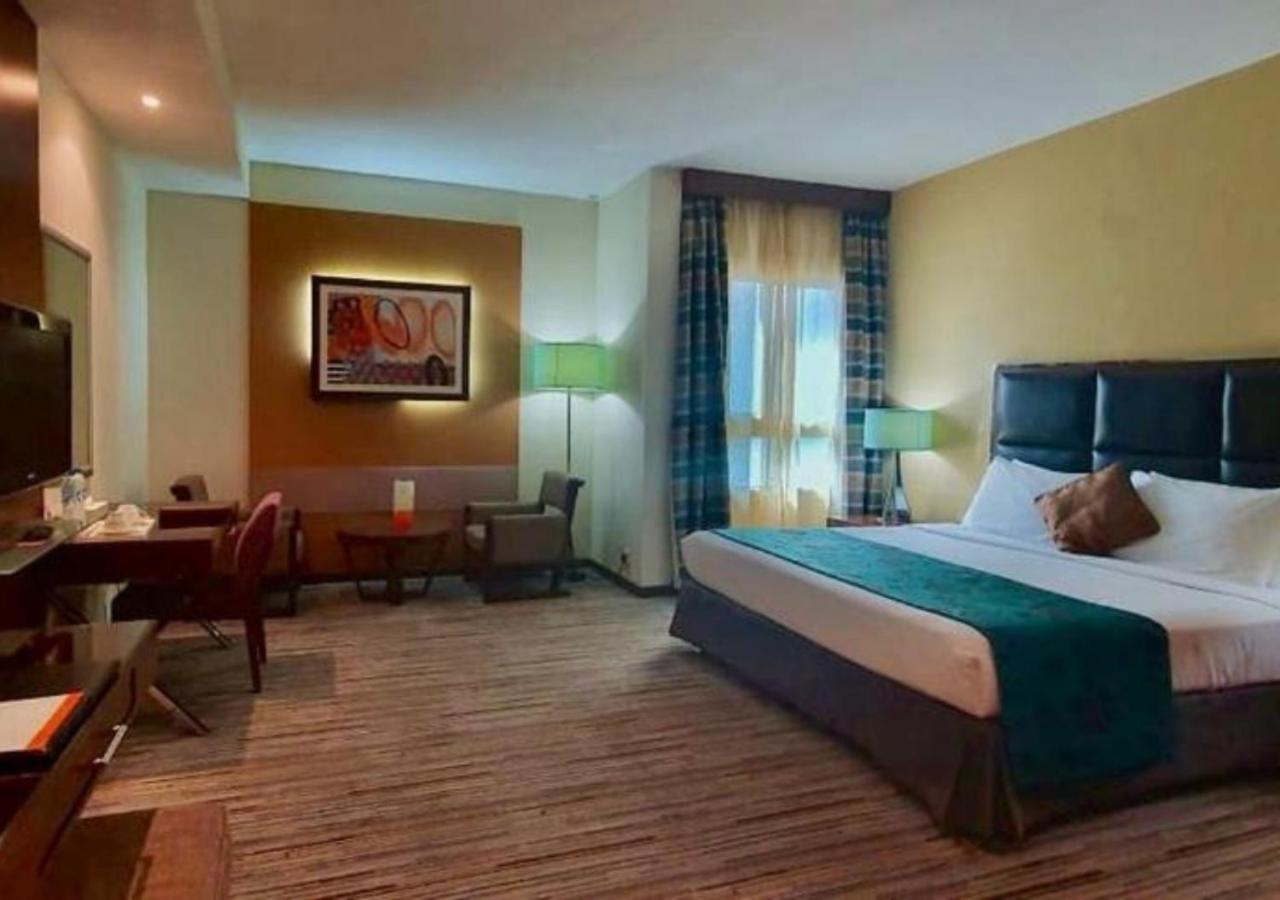Phoenix Plaza Hotel Apartments Абу-Дабі Екстер'єр фото